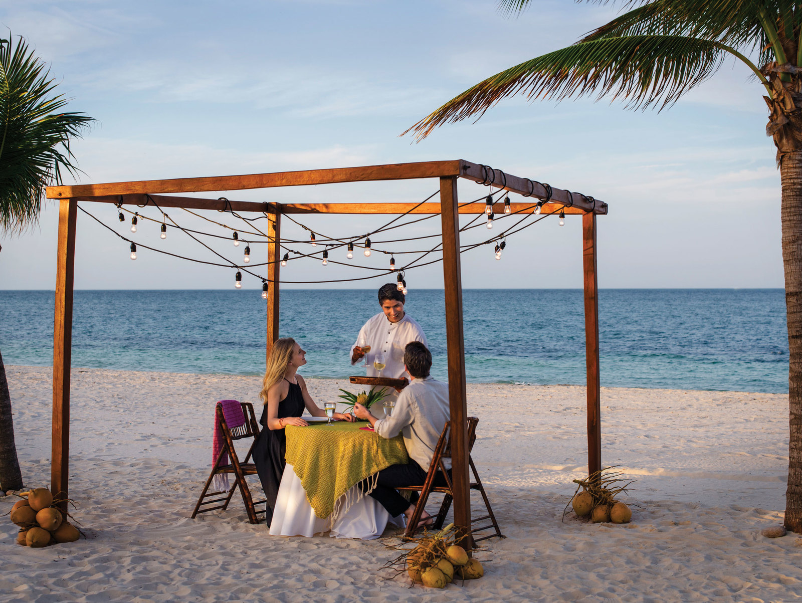 romantic beach dinner cancun