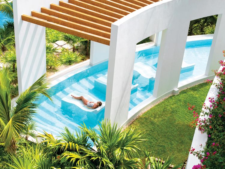 Outdoor Spa Pool in Cancun