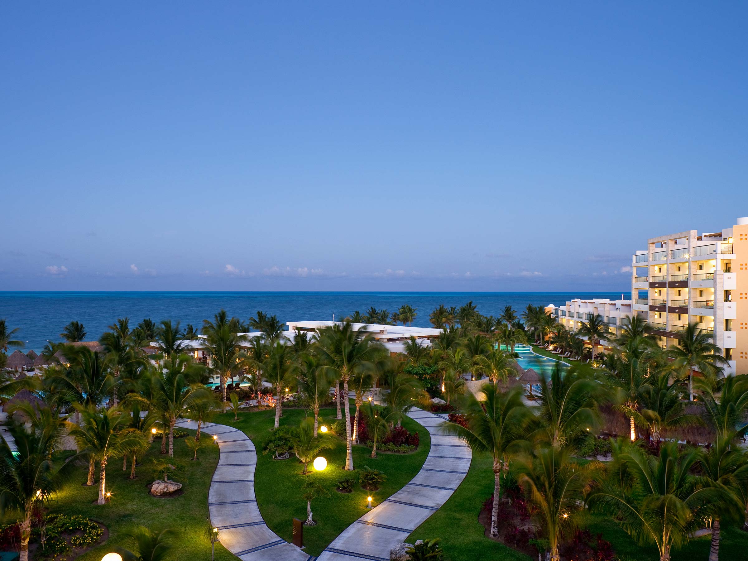 Resort en Cancún por la Noche